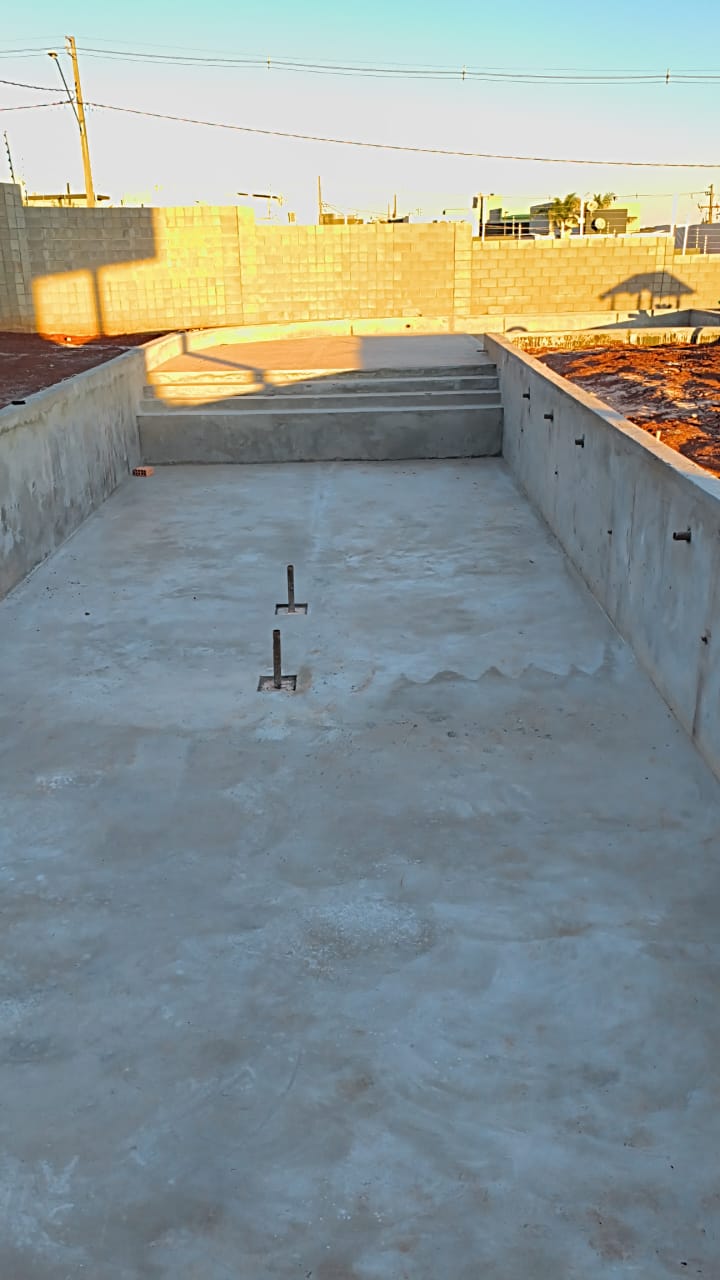 Piscina em Londrina antes da impermeabilização