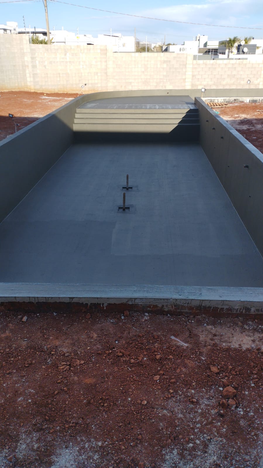 Piscina em Londrina após impermeabilização